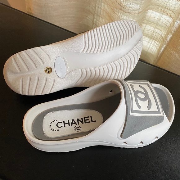 Chanel white grey rubber sandals mules size 35-5 slides slip on flats flip flops - Picture 6 of 8